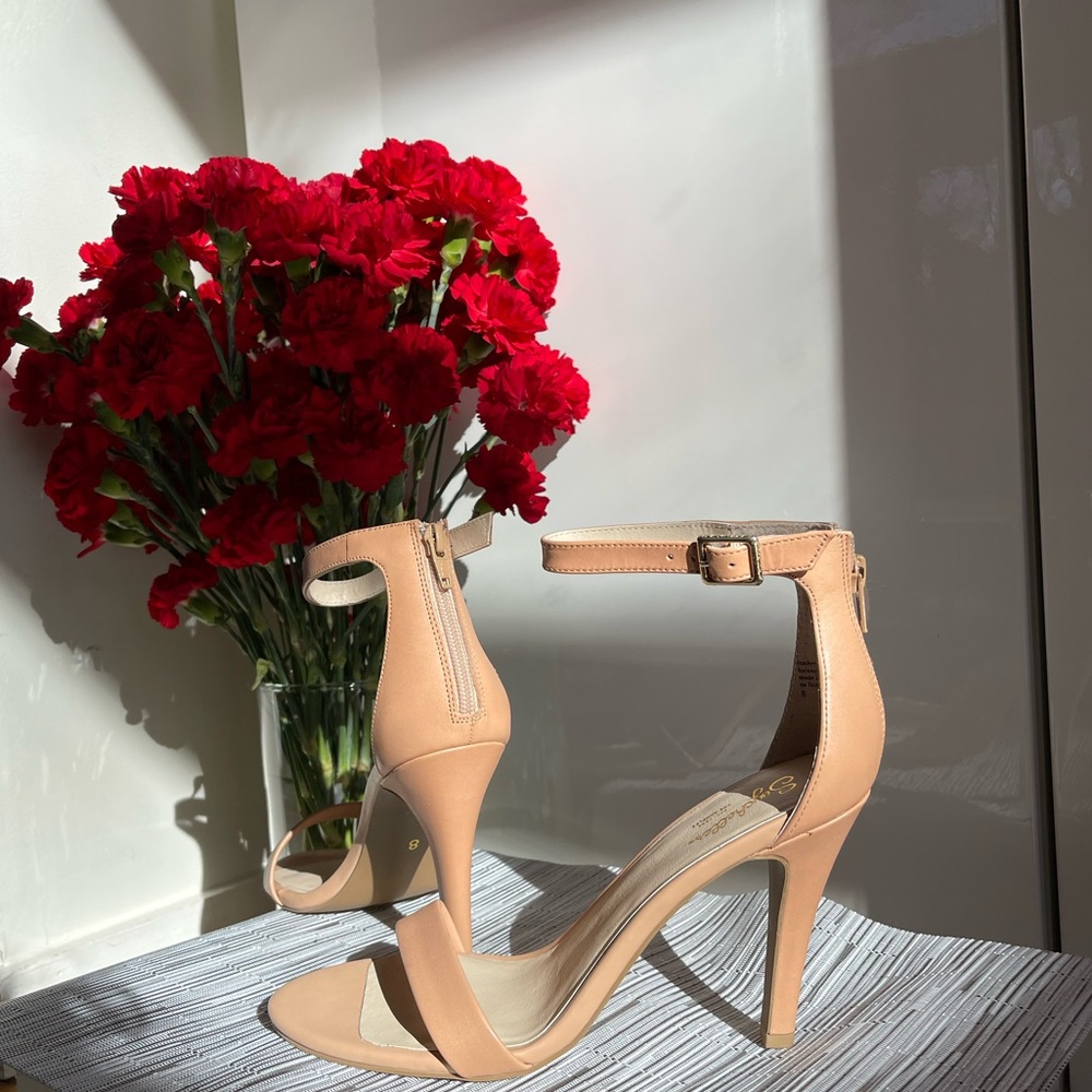NIB Seychelles Leather Ankle Strap Nude Beige stilettos
